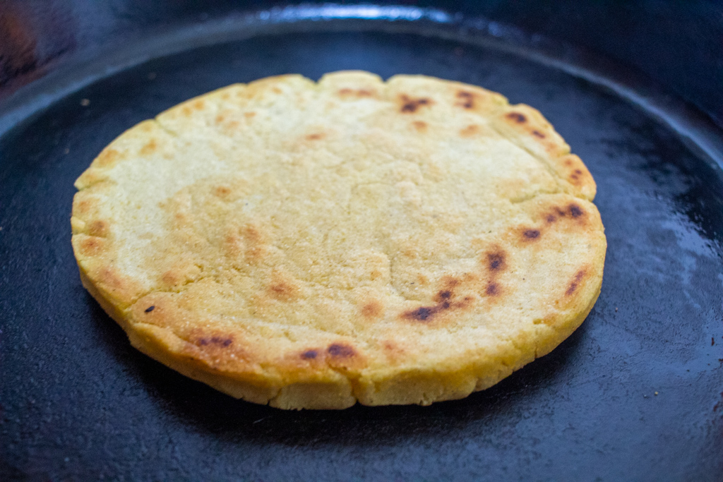 Tosti Arepas (2 pcks- 12 count per pck 24 Total) is an Arepa Colombian  snacks Cheese and Butter Corn Snacks colombian snack online mekato  colombiano